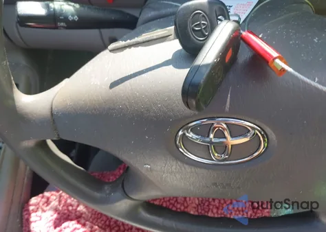 2004 Toyota Camry Le V6 z USA, uszkodzony, nr VIN 4T1BF32KX4U073166